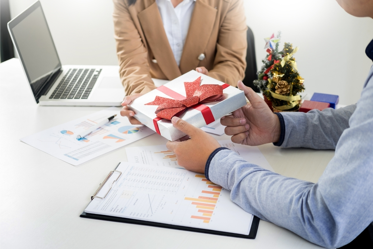 Why Personalised Promotional Gifts Deliver Better Business Results Than Generic Giveaways 